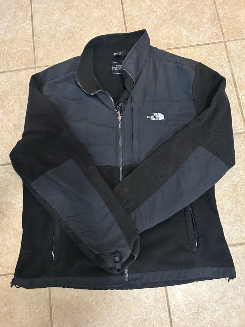 The North Face women’s Black & Charcoal Lightweight Fleece vintage Jacket